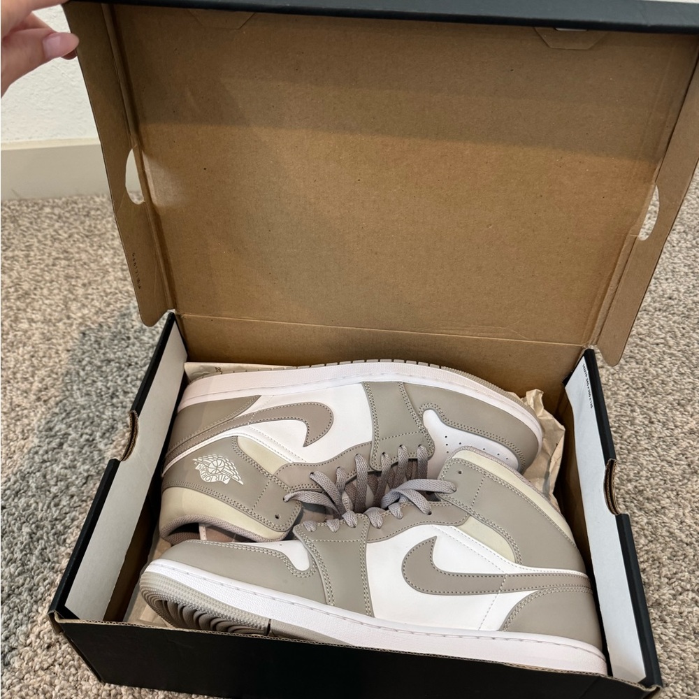 Air Jordan 1 mid sneakers